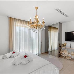 4 bedroom villa with indoor and outdoor pools in Galižana, Istria, sleeps up to 8